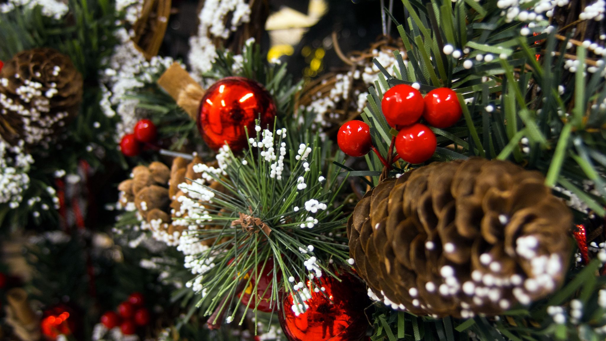We zullen met minder rond de kerstboom zitten dan ooit tevoren. ©Pixabay