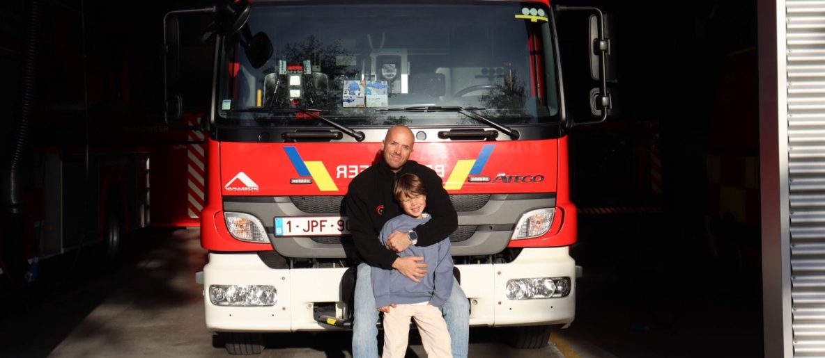 Brandweerman Michaël met zijn zoontje