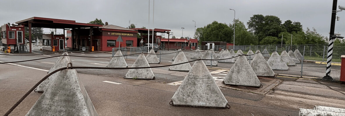 Antitankversperingen aan de Litouwse grens met Kaliningrad ©Stan Gunst